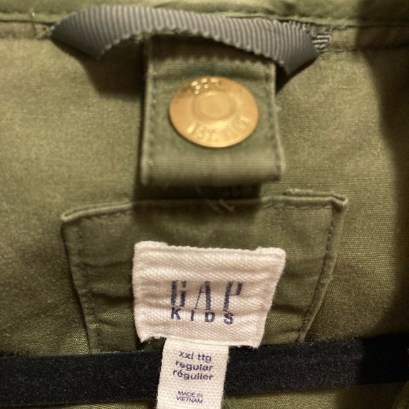 Gap kids zip up green cargo jacket with hood. - Picture 10 of 10